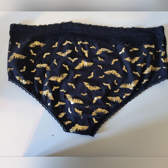Torrid Mid Rise Cheeky Panties in Gold Foil Bats, BNWT, Size 3X - Picture 4 of 7